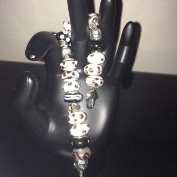Black and White Party Bracelet - Picture 3 of 4